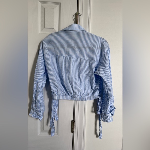 Triple Threads Blue Striped Button-Up Crop Top - Picture 3 of 3